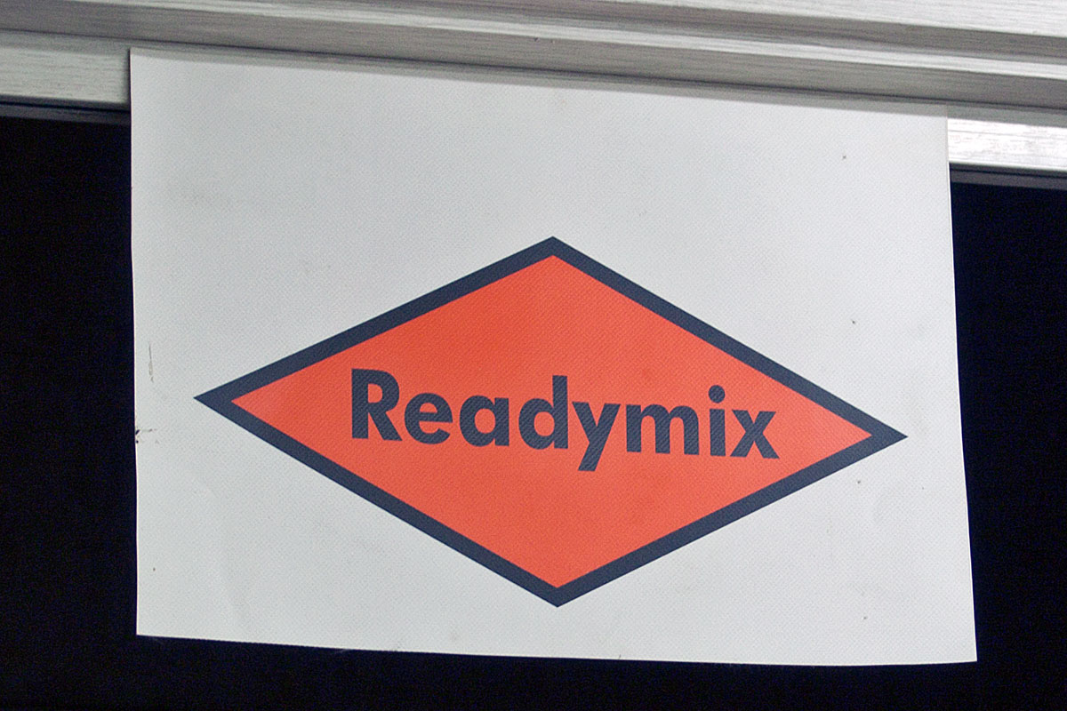 Tisk sítotiskem na banner - logo Readymix